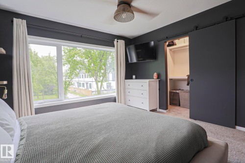 12020 125 Street Nw, Edmonton, AB - Indoor Photo Showing Bedroom