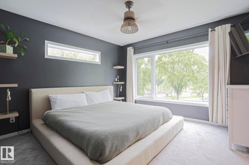 12020 125 Street Nw, Edmonton, AB - Indoor Photo Showing Bedroom