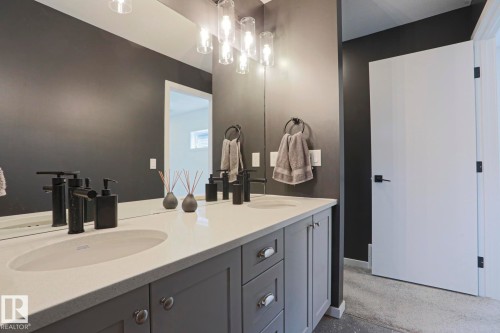 12020 125 Street Nw, Edmonton, AB - Indoor Photo Showing Bathroom