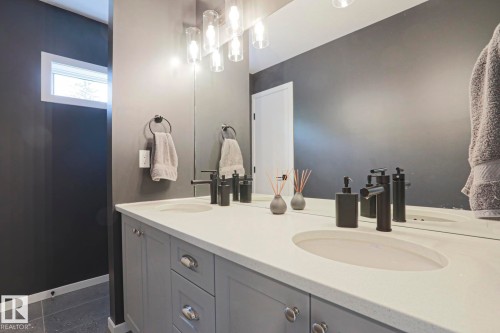 12020 125 Street Nw, Edmonton, AB - Indoor Photo Showing Bathroom