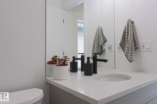 12020 125 Street Nw, Edmonton, AB - Indoor Photo Showing Bathroom