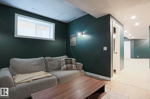 12020 125 Street Nw, Edmonton, AB - Indoor
