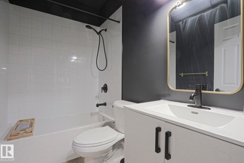 12020 125 Street Nw, Edmonton, AB - Indoor Photo Showing Bathroom