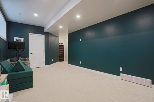 12020 125 Street Nw, Edmonton, AB - Indoor