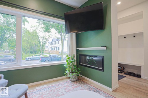 12020 125 Street Nw, Edmonton, AB - Indoor Photo Showing Other Room
