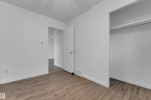 1545 49A Street Nw, Edmonton, AB - Indoor Photo Showing Other Room
