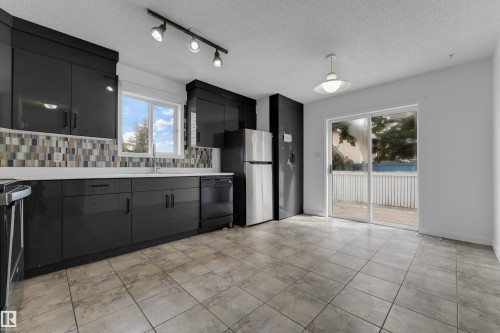 1545 49A Street Nw, Edmonton, AB - Indoor Photo Showing Kitchen