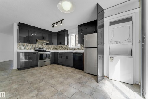 1545 49A Street Nw, Edmonton, AB - Indoor Photo Showing Other Room