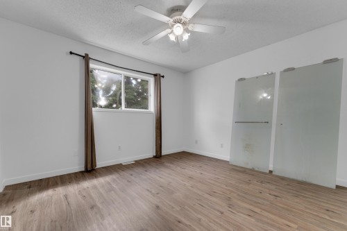 1545 49A Street Nw, Edmonton, AB - Indoor Photo Showing Other Room