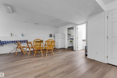 1545 49A Street Nw, Edmonton, AB - Indoor