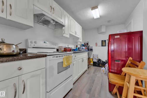 1545 49A Street Nw, Edmonton, AB - Indoor Photo Showing Kitchen
