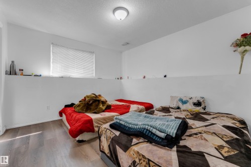 1545 49A Street Nw, Edmonton, AB - Indoor Photo Showing Bedroom