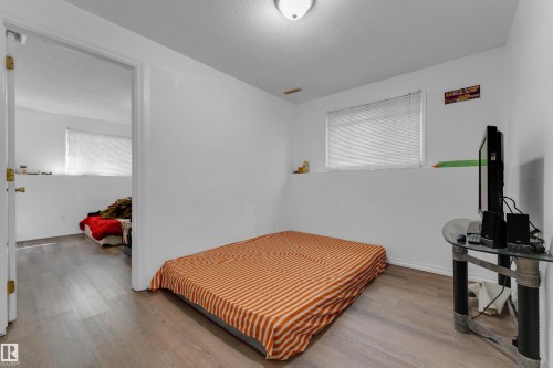 1545 49A Street Nw, Edmonton, AB - Indoor