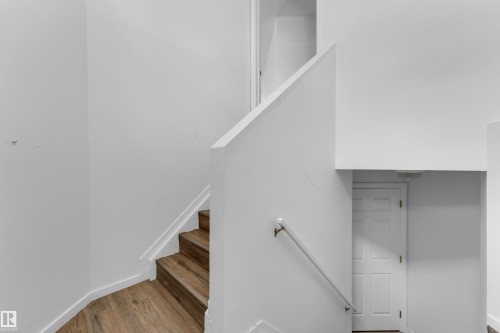 1545 49A Street Nw, Edmonton, AB - Indoor Photo Showing Other Room