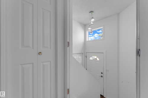 1545 49A Street Nw, Edmonton, AB - Indoor Photo Showing Other Room