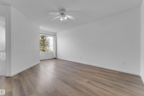 1545 49A Street Nw, Edmonton, AB - Indoor Photo Showing Other Room