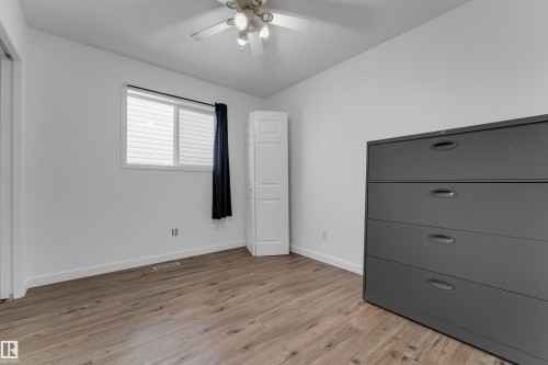 1545 49A Street Nw, Edmonton, AB - Indoor Photo Showing Other Room