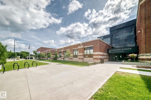 #4 6120 118 Av Nw, Edmonton, AB - Outdoor