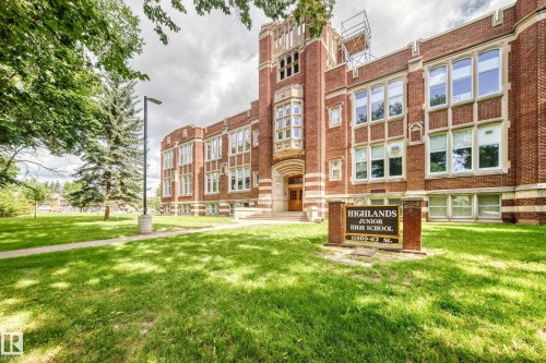 #4 6120 118 Av Nw, Edmonton, AB - Outdoor
