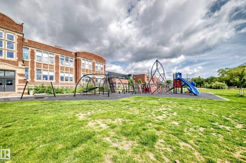 #4 6120 118 Av Nw, Edmonton, AB - Outdoor