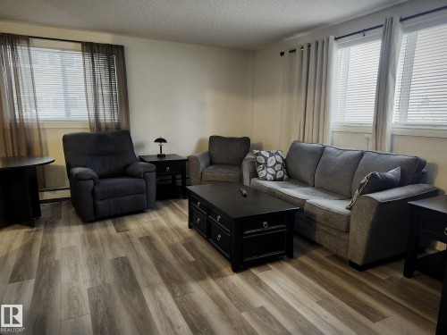 #4 6120 118 Av Nw, Edmonton, AB - Indoor Photo Showing Living Room