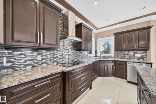 7103 168 Avenue Nw, Edmonton, AB - Indoor Photo Showing Kitchen With Upgraded Kitchen