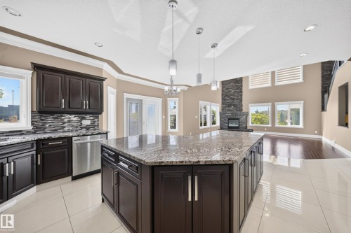 7103 168 Avenue Nw, Edmonton, AB - Indoor Photo Showing Kitchen With Upgraded Kitchen