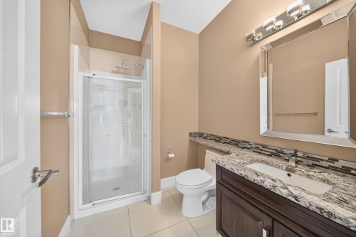 7103 168 Avenue Nw, Edmonton, AB - Indoor Photo Showing Bathroom
