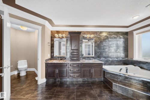 7103 168 Avenue Nw, Edmonton, AB - Indoor Photo Showing Bathroom