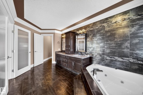 7103 168 Avenue Nw, Edmonton, AB - Indoor Photo Showing Bathroom