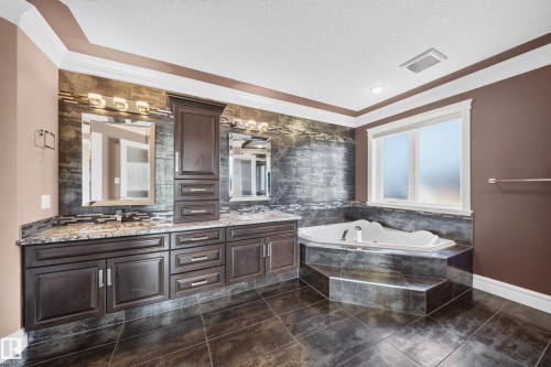 7103 168 Avenue Nw, Edmonton, AB - Indoor Photo Showing Bathroom