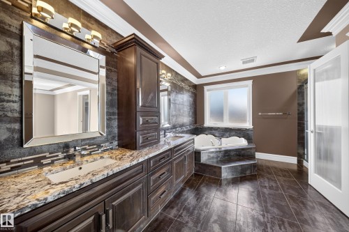 7103 168 Avenue Nw, Edmonton, AB - Indoor Photo Showing Bathroom