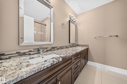 7103 168 Avenue Nw, Edmonton, AB - Indoor Photo Showing Bathroom