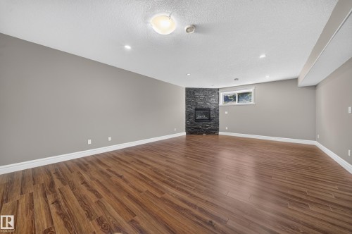 7103 168 Avenue Nw, Edmonton, AB - Indoor Photo Showing Other Room