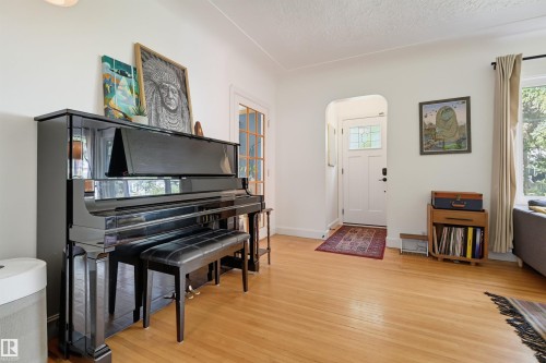 11635 126 Street Nw, Edmonton, AB - Indoor