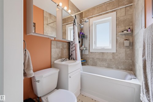 11635 126 Street Nw, Edmonton, AB - Indoor