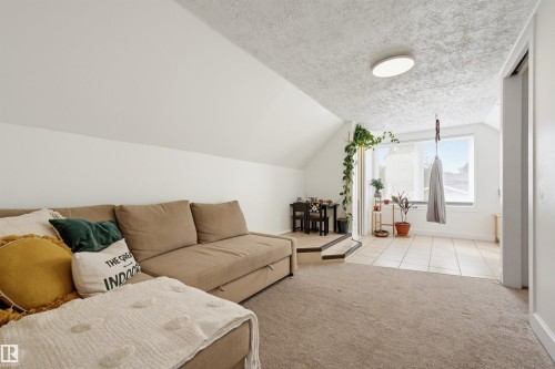 11635 126 Street Nw, Edmonton, AB - Indoor Photo Showing Living Room