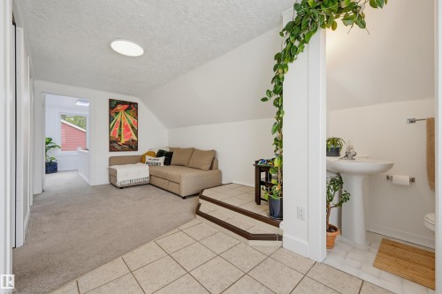 11635 126 Street Nw, Edmonton, AB - Indoor