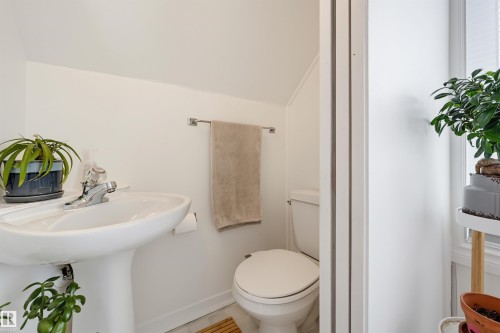 11635 126 Street Nw, Edmonton, AB - Indoor Photo Showing Bathroom