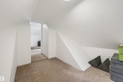 11635 126 Street Nw, Edmonton, AB - Indoor Photo Showing Other Room