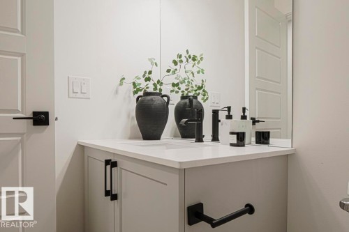 921 17 Avenue Nw, Edmonton, AB - Indoor