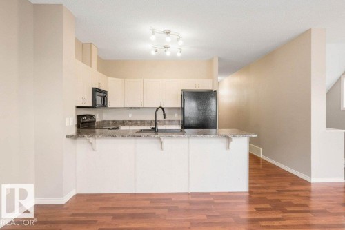 #59 3010 33 Av Nw, Edmonton, AB - Indoor Photo Showing Kitchen