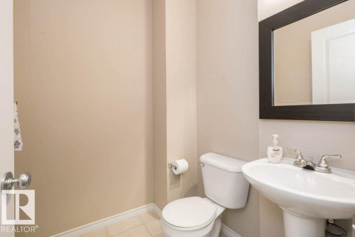 #59 3010 33 Av Nw, Edmonton, AB - Indoor Photo Showing Bathroom