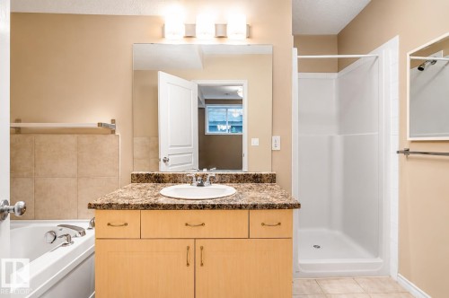 #59 3010 33 Av Nw, Edmonton, AB - Indoor Photo Showing Bathroom