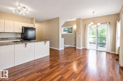 #59 3010 33 Av Nw, Edmonton, AB - Indoor Photo Showing Kitchen