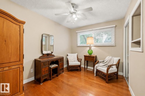 618 Willow Court Nw, Edmonton, AB - Indoor Photo Showing Other Room