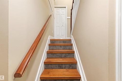 618 Willow Court Nw, Edmonton, AB - Indoor Photo Showing Other Room