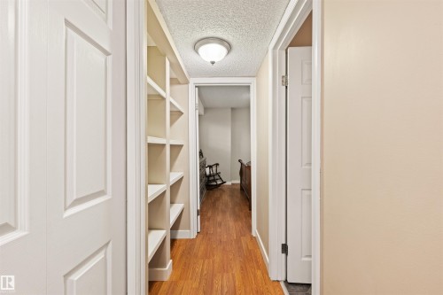 618 Willow Court Nw, Edmonton, AB - Indoor Photo Showing Other Room