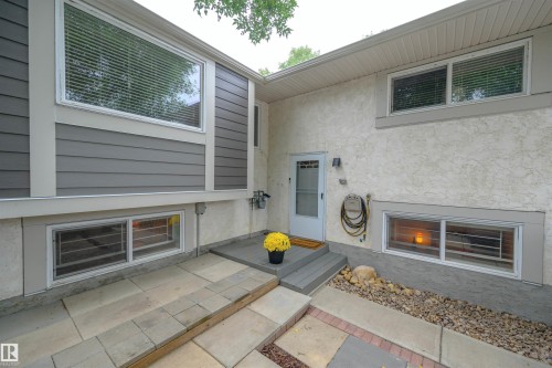 618 Willow Court Nw, Edmonton, AB - Outdoor With Exterior