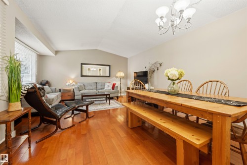 618 Willow Court Nw, Edmonton, AB - Indoor Photo Showing Living Room